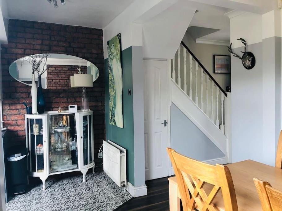Cosy Two Bed Terraced House 7Min Drive From City Belfast Exterior foto